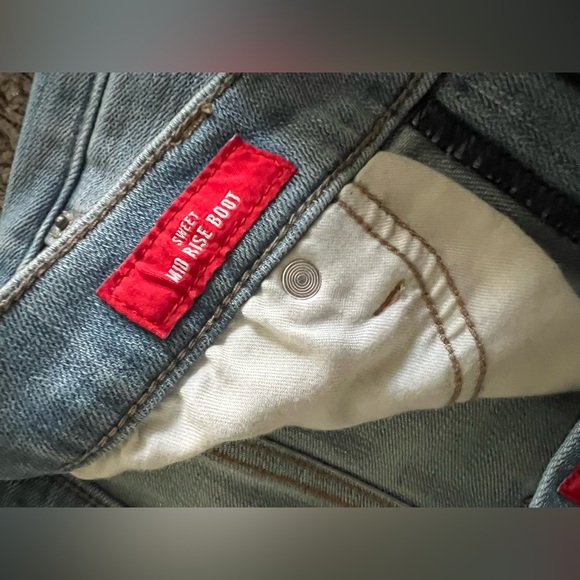 Lucky Brand Sweet Midrise bootcut Jeans light wash - Picture 3 of 5